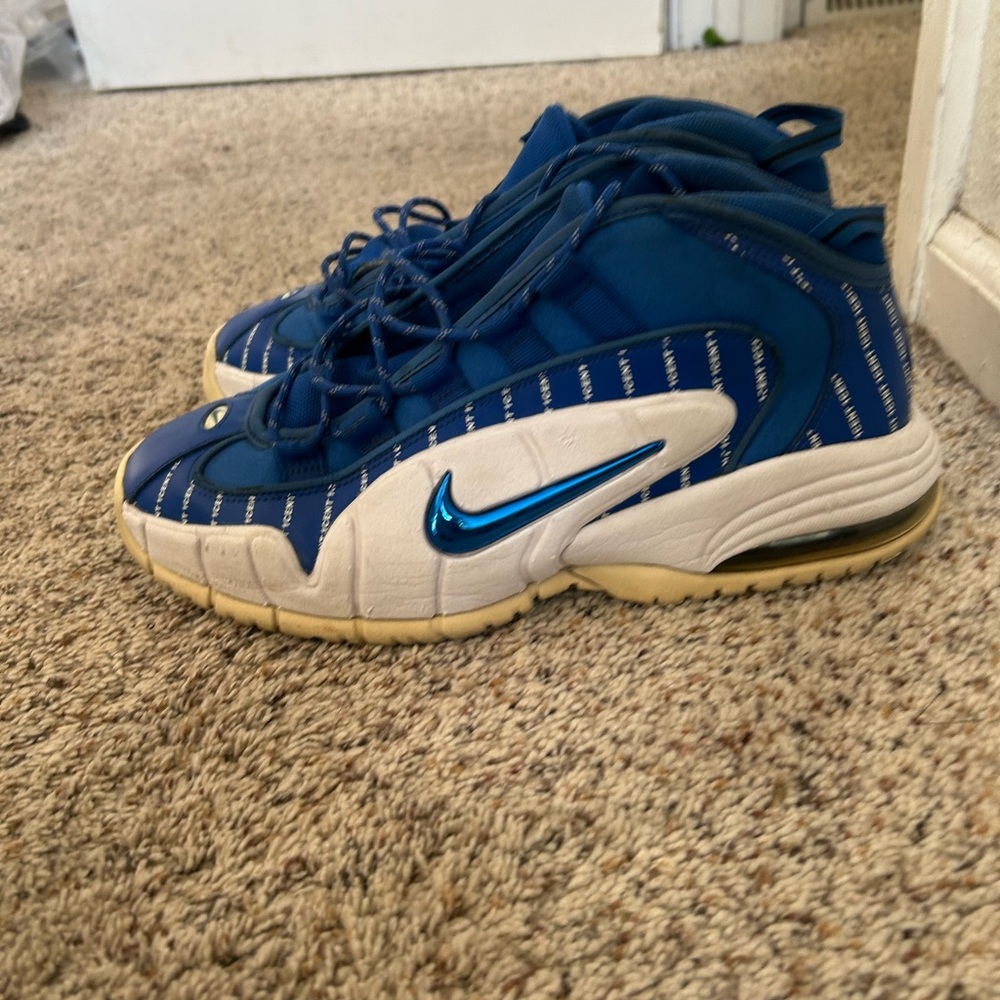Nike Men’s Blue and Cream Sneakers